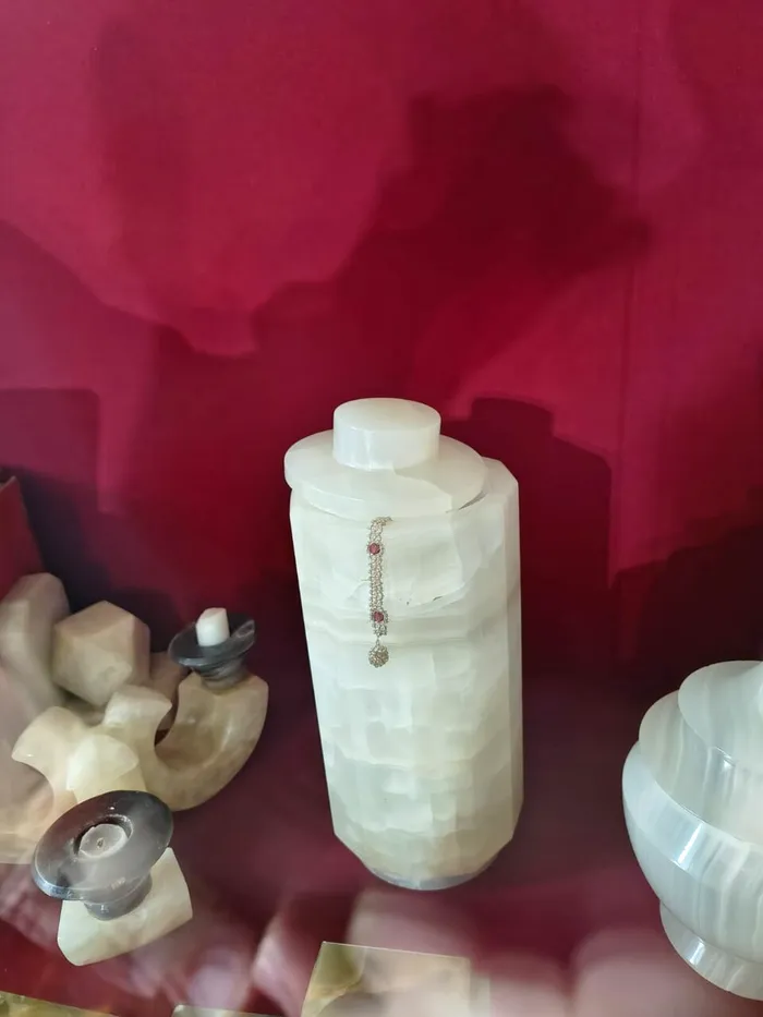 Regina Maria, casetă de bijuterii comandată la Corund