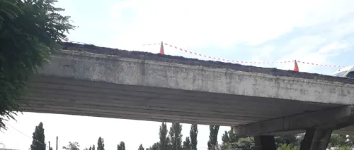 Balustrada unui pod s-a prăbușit peste șosea, la ieșirea din Buzău spre Brăila. Nu sunt victime 