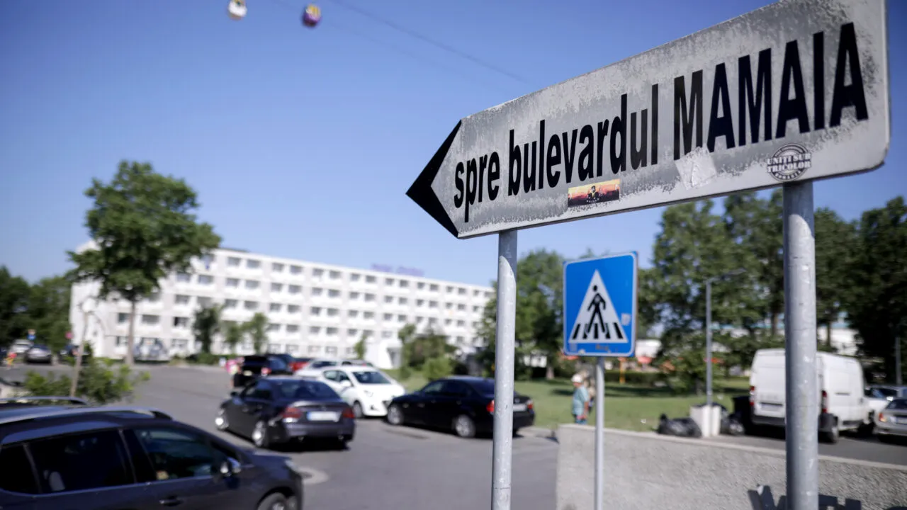 Cât va costa, în această vară, un loc de PARCARE în stațiunea Mamaia / În 2022, turiștii au fost șocați de prețurile practicate