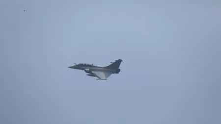 Două avioane de vânătoare au intrat în COLIZIUNE și s-au prăbușit, în Franța /Doi piloți sunt dați dispăruți