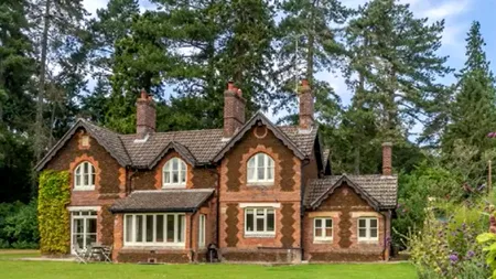 Casa de vară a Reginei se închiriază pentru turiști! Care este prețul pentru o noapte