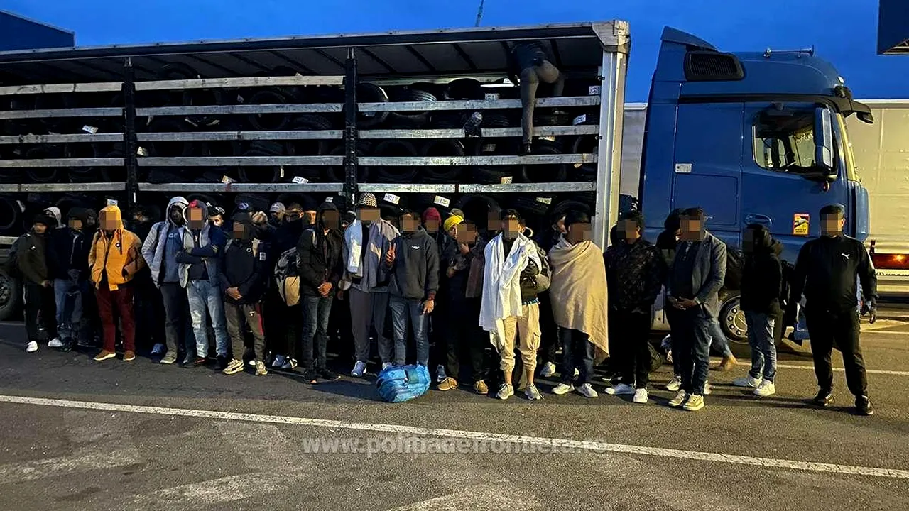 Zeci de cetăţeni din India, Pakistan, Irak şi Turcia au încercat să treacă ilegal frontiera la Vama Nădlac 2, ascunşi în două automarfare