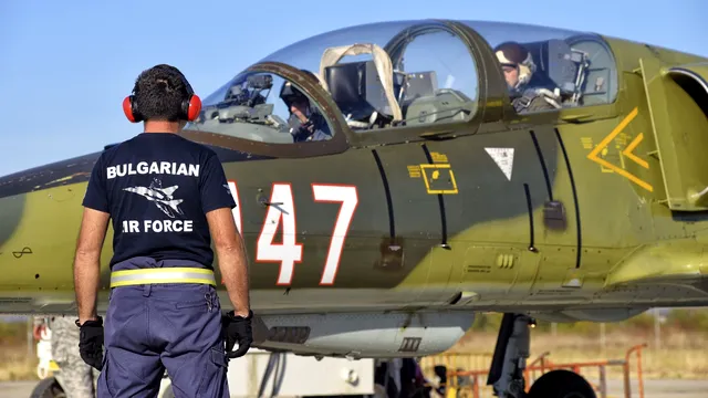 <span style='background-color: #2c4082; color: #fff; ' class='highlight text-uppercase'>VIDEO</span> Un avion s-a PRĂBUȘIT în Bulgaria în timpul unui zbor de antrenament. Piloții au murit pe loc