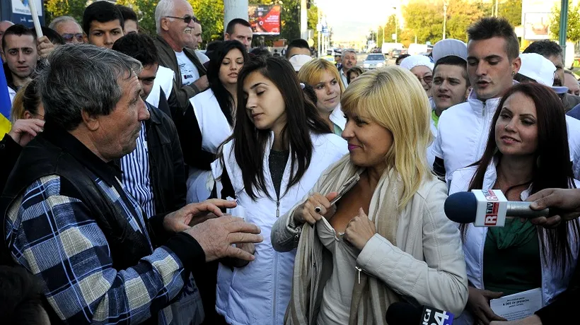 Gestul necontrolat pe care Elena Udrea l-a făcut în fața unui alegător