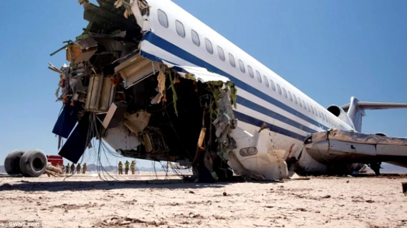 EXPERIMENT SPECTACULOS. Un avion de pasageri a fost prăbușit în deșert pentru a studia momentul impactului. VIDEO