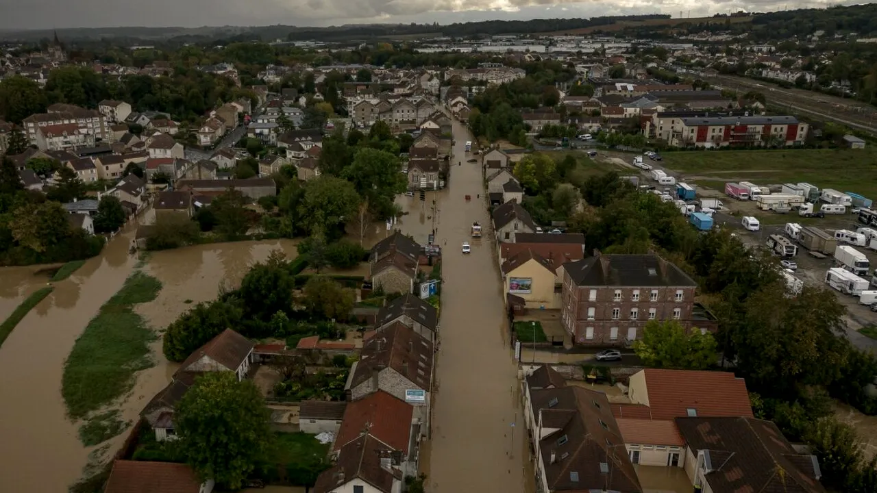 Ciclonul KIRK devastează Franța. Impactul inundațiilor apasă pe finanțele țării