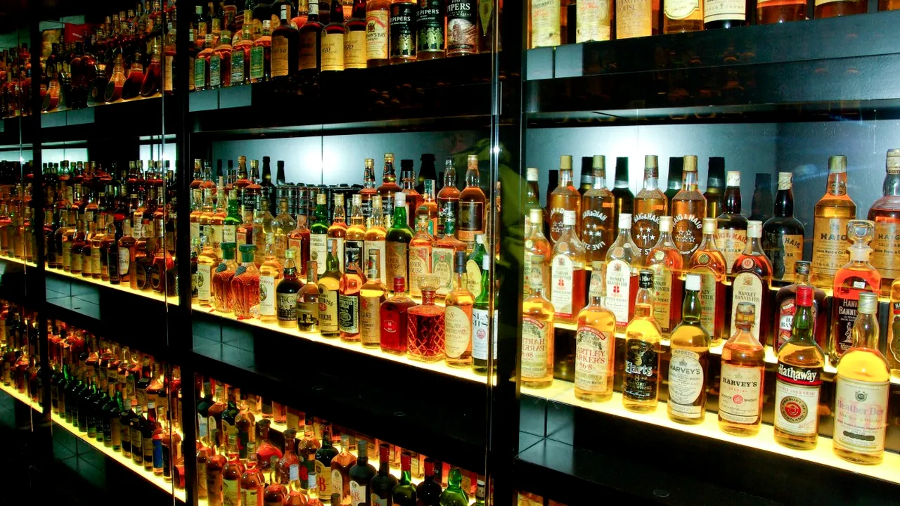 Avertismente pe sticlele cu alcool. Ce va fi obligatoriu de menționat pe etichete