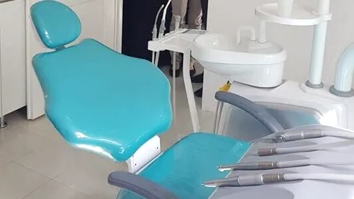 OMS avertizează cu privire la serviciile de stomatologie: ”Apa, folosită pentru curățarea dinților şi îndepărtarea cu ultrasunete a depunerilor ar putea răspândi virusul COVID-19”