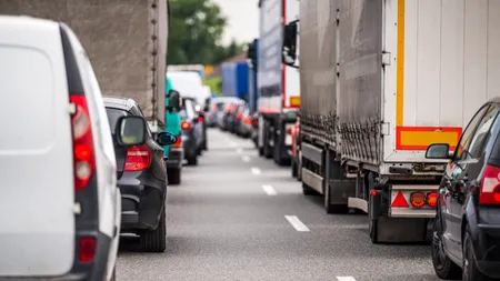 Șoferii din România ar putea plăti o TAXĂ de decongestionare a traficului. Proiectul de act normativ, inițiativa unui deputat PSD