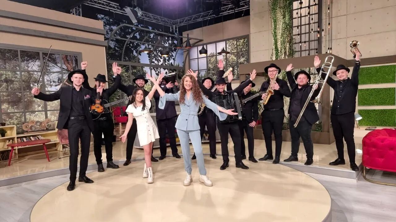 Câți BANI cer Carmen Chindriș și Taraful Rutenilor ca să cânte la o nuntă! Cazarea și transportul nu sunt incluse