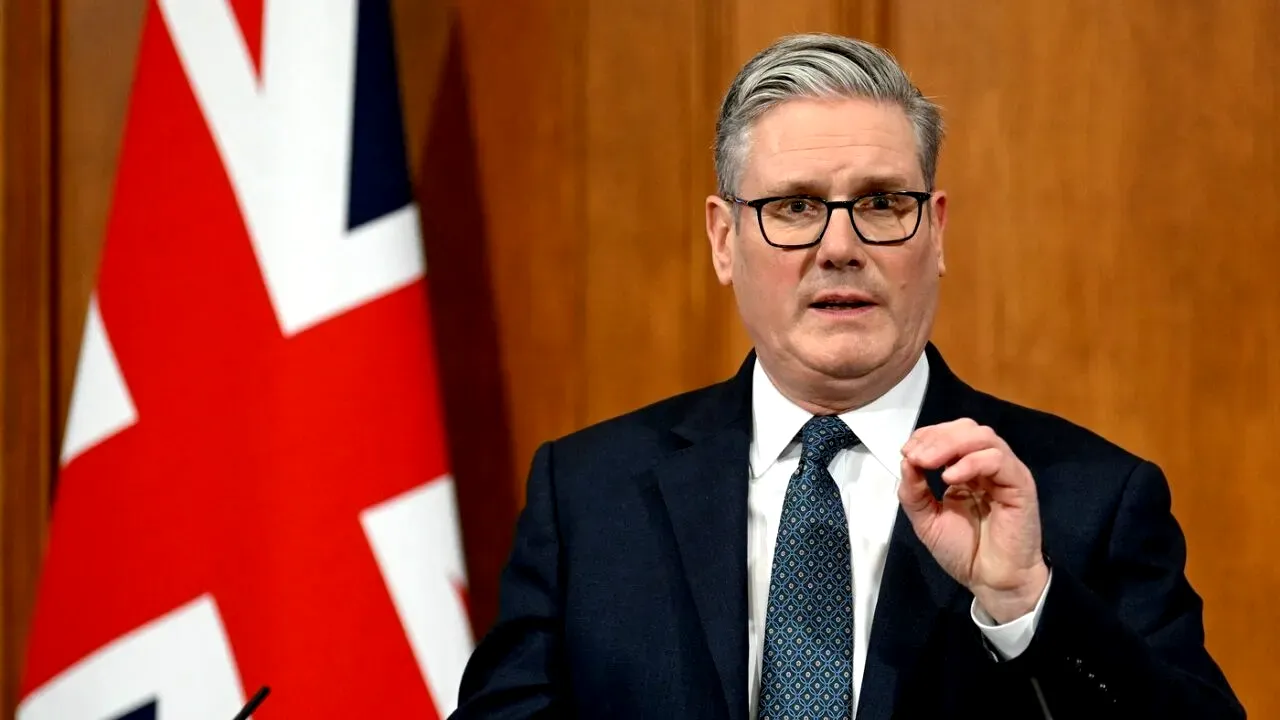 Marea Britanie intensifică lupta împotriva „flotei-fantomă” a Rusiei. Starmer dă undă verde armatei să intercepteze vasele lui Putin