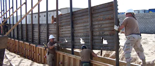 Trump vrea să impună Mexicului o taxă vamală de 20%, pentru finanțarea zidului