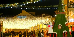 Jurnaliștii britanici scriu că în România se află cel mai frumos târg de Crăciun din Europa: „Este și foarte ieftin”
