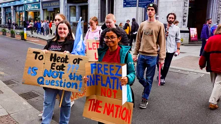 Zeci de mii de oameni au protestat la Dublin împotriva scumpirilor! Corporațiile și politicienii, țintele furiei populare! - VIDEO
