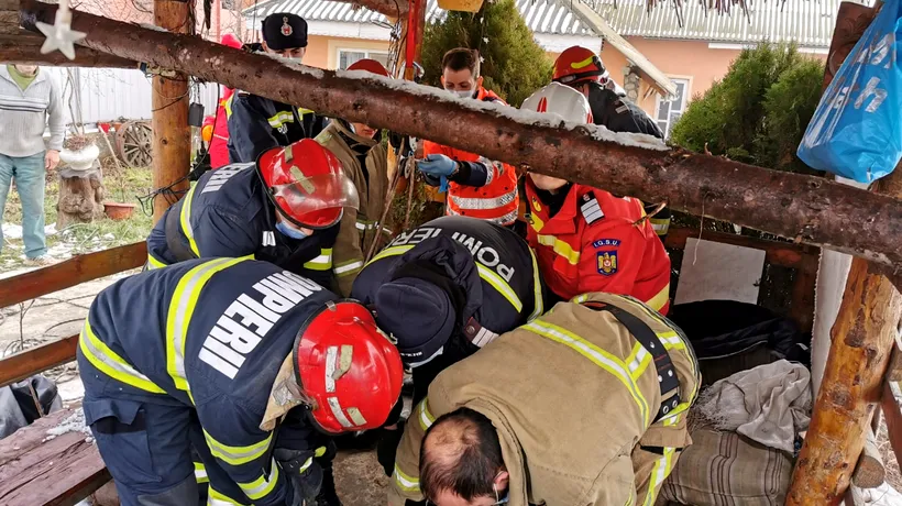 Situație dramatică în Bacău: Un copil de 4 ani a căzut într-o fântână de 15 metri! - FOTO