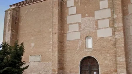 Un preot din Spania și-a pus la vânzare porțile bisericii sale la obiecte uzate, la un preț ireal: „Suntem condamnați”