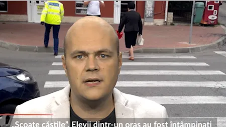 Nu folosi telefonul! Scoate căștile! Mesajele inedite care i-au întâmpinat pe elevi, pe trecerile de pietoni, în prima zi de școală