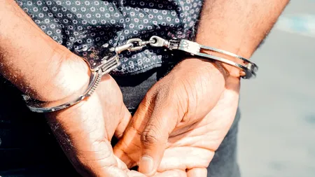 Un ROMÂN din Italia a furat un Volkswagen Polo cu proprietarul mașinii la volan. Scene din filmele de acțiune în centrul Romei, la 3 dimineața