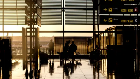 Aeroportul Internațional Sibiu, AMENDAT cu 30.000 de lei, după ce a obligat o femeie cu handicap să plătească 