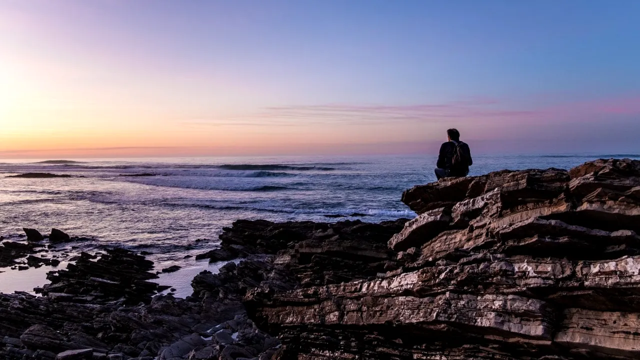 Raport UE: Numărul persoanelor care „se simt singure” s-a dublat din cauza pandemiei Covid-19. Populația tânără, afectată cel mai mult