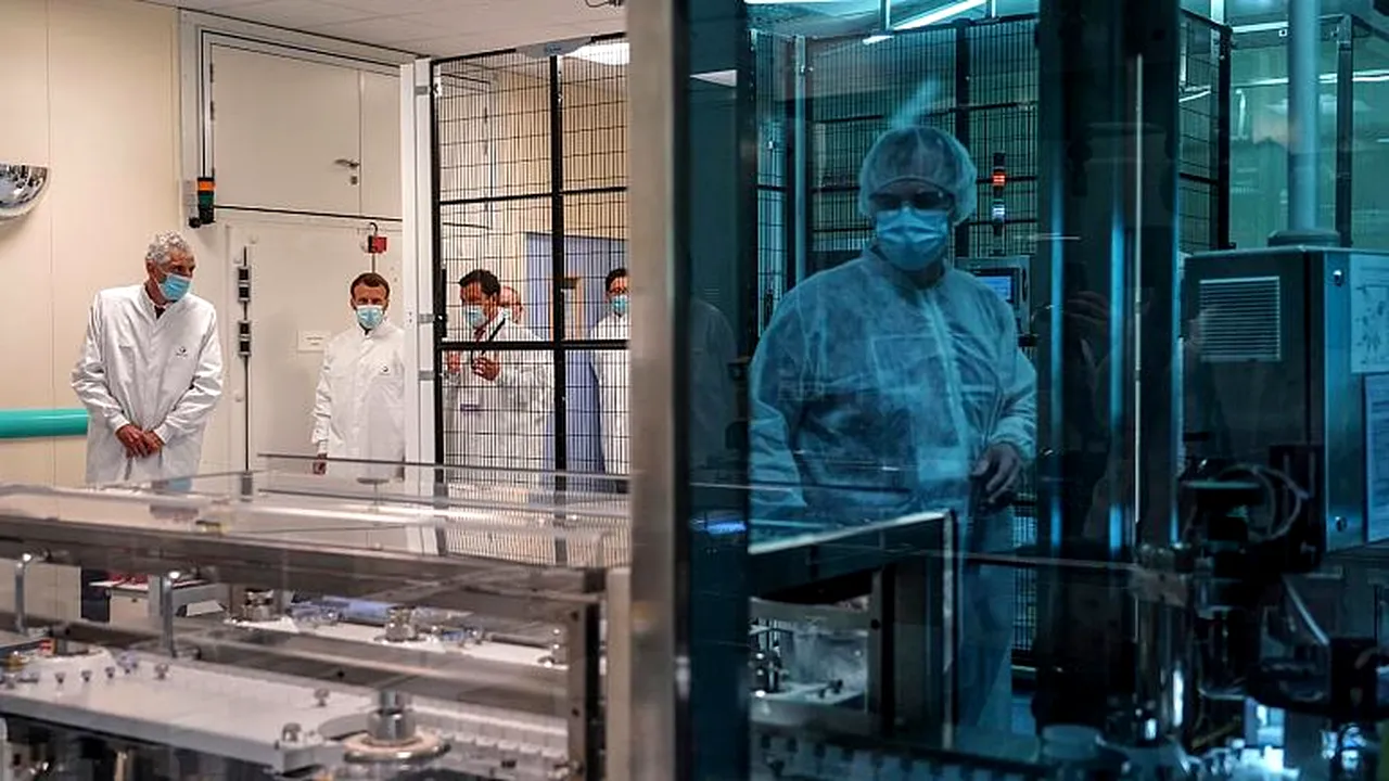 SUA și Uniunea Europeană, acorduri cu gigantul farmaceutic francez Sanofi pentru livrarea a sute de milioane de doze din potențialul lor vaccin