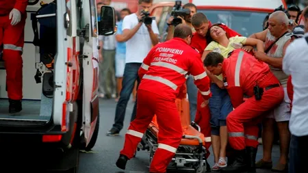 O femeie a murit, iar alta a fost rănită grav, după ce o mașină le-a lovit pe o trecere de pietoni