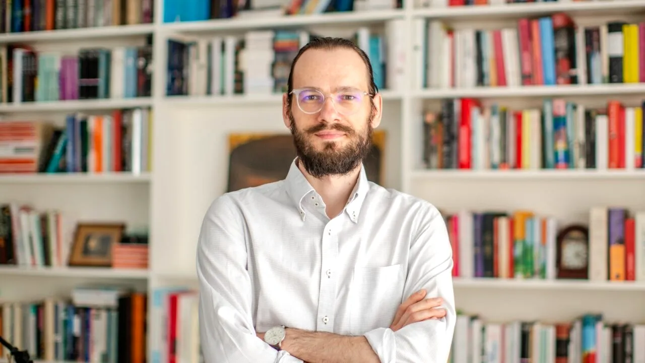 EXCLUSIV | Cât mai citesc românii? Barna Némethi: ”În pandemie, oamenii au conștientizat că, în perioade dificile, o carte bună alungă temerile și anxietatea. Cititul crește toleranța la schimbare”