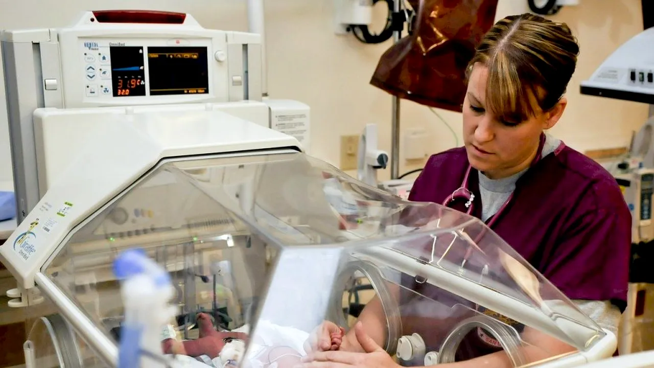 Cât câștigă moașele și spălătoresele dintr-un spital de stat din România. Românii obișnuiți nici nu visează la așa ceva!