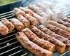Cum se curăță GRĂTARUL rapid și eficient. Trucuri cu ingrediente din bucătărie care îndepărtează arsura și grăsimea