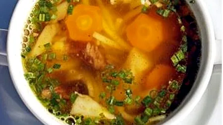 Atenție, gospodine! Leguma care devine TOXICĂ dacă este pusă în ciorbă!