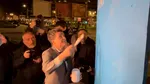 Nicușor Dan, primul candidat la lipit afișe, în miez de noapte. Declarații cu poza lui Simion în spate: „Eu MENȚIN ce am afirmat”