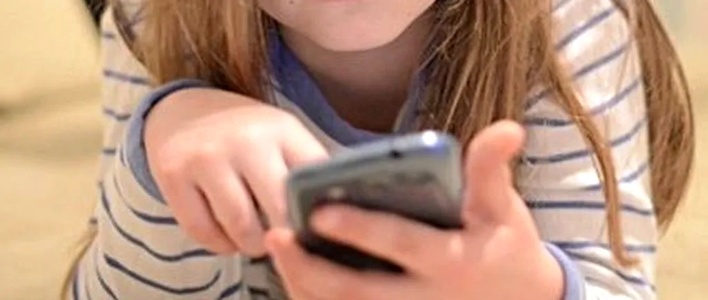 Afecțiunea gravă pe care o dezvoltă 5 din 10 tineri din cauza utilizării telefonului mobil