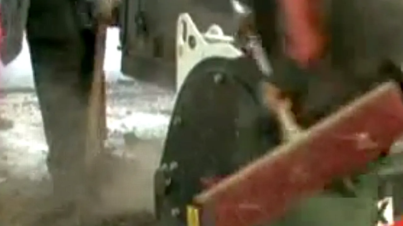 Dorel de la Iași: muncitorii au turnat asfalt peste bălegar