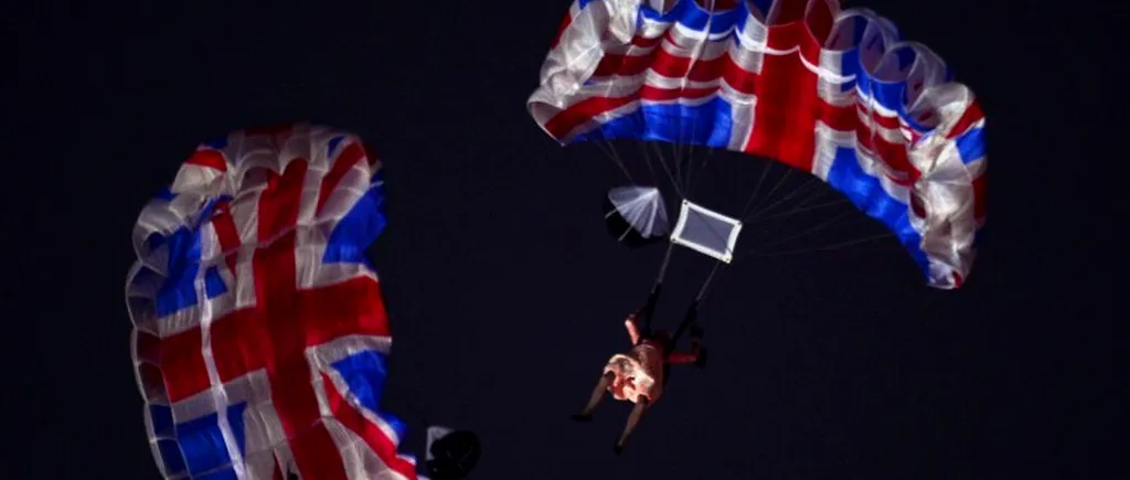 LONDRA 2012. Cine a fost dublura reginei Elisabeta a II-a la săritura din elicopter din timpul CEREMONIEI DE DESCHIDERE