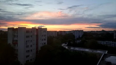 Nu este recomandat să dormim cu geamul deschis, în nopțile de vară. Medicii explică de ce ne expunem unor PERICOLE uriașe