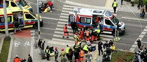 Scene ȘOCANTE în Polonia. O mașină a intrat în plin în oamenii care traversau o stradă, zeci de persoane au fost rănite