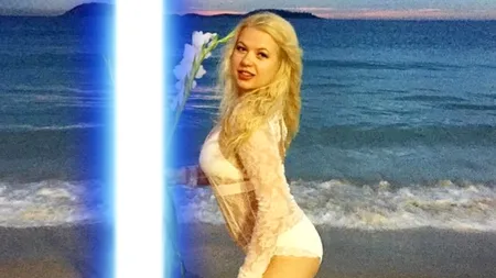 SUNTEȚI GELOȘI! Și-a pictat soția în pantaloni scurți PE UN BLOC CU 12 ETAJE din Moscova