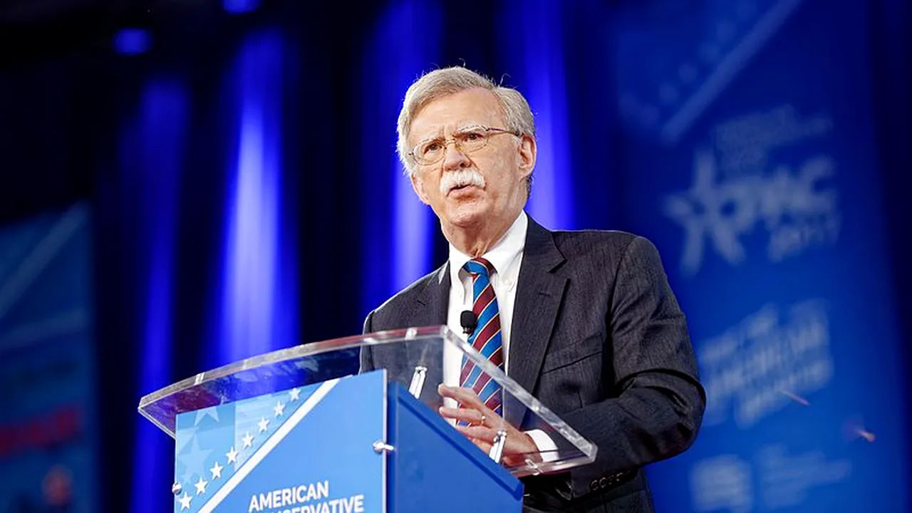 O nouă lovitură primită de Trump: John Bolton, noul consilier desemnat de prședintele SUA, a colaborat cu firma Cambridge Analytica