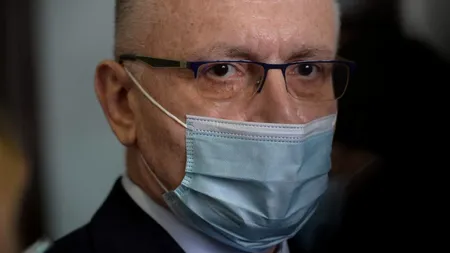 Sorin Cîmpeanu, despre dăruirea de mărțișoare în școli: „Am îndemnat la maximă prudență și la respectarea tuturor regulilor”