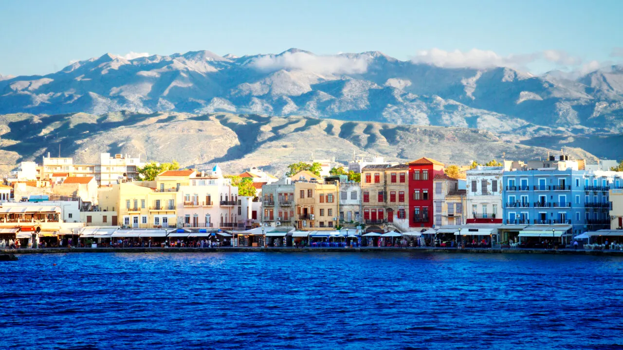 Grecia, noi reguli pentru sute de plaje sălbatice. Ce le va fi interzis comercianților