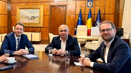 Fritz, prins între Bolojan și Mureșan. Cum a trecut liderul USR, în mai puțin de cinci luni, de la „nu mai negociem niciun Guvern cu PSD” la „evident că discutăm, inclusiv cu PSD”