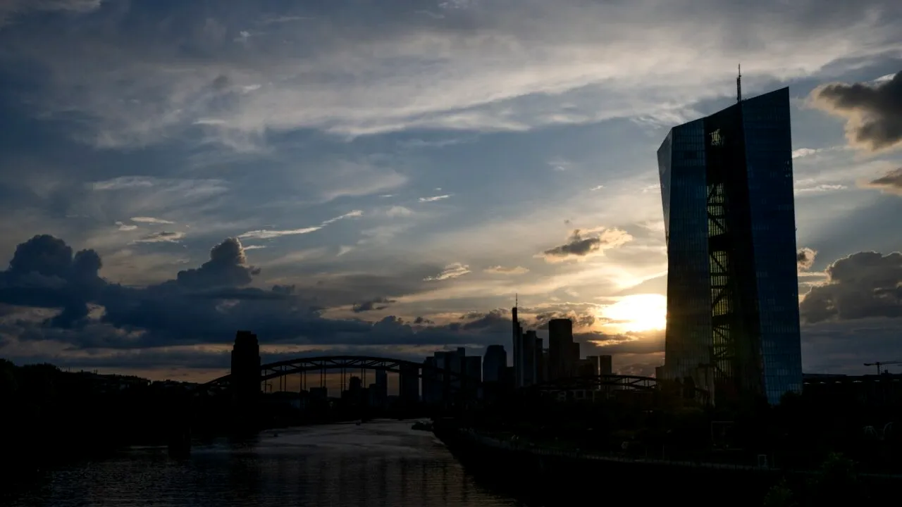 Productivitatea încetinește în ZONA EURO, ceea ce afectează eforturile BCE de relaxare a politicii monetare