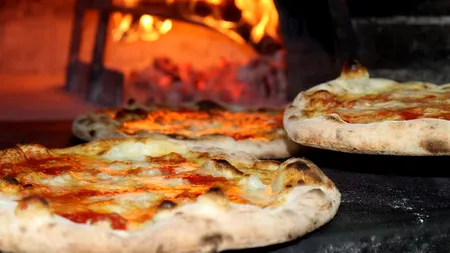 Bărbatul care a primit şi 14 cutii de pizza pe zi, timp de 9 ani, deşi nu a comandat niciodată nimic