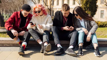 Angajații Generației Z, epuizați la locul de muncă mai mult decât orice altă categorie de vârstă. Care este cauza