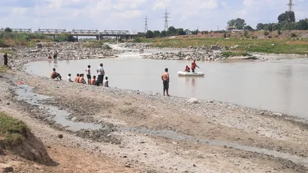 VIDEO | Încă un tânăr de 14 ani s-a înecat la scăldat. Zilele trecute, doi frați, fată și băiat, au sfârșit în apele râului Moldova