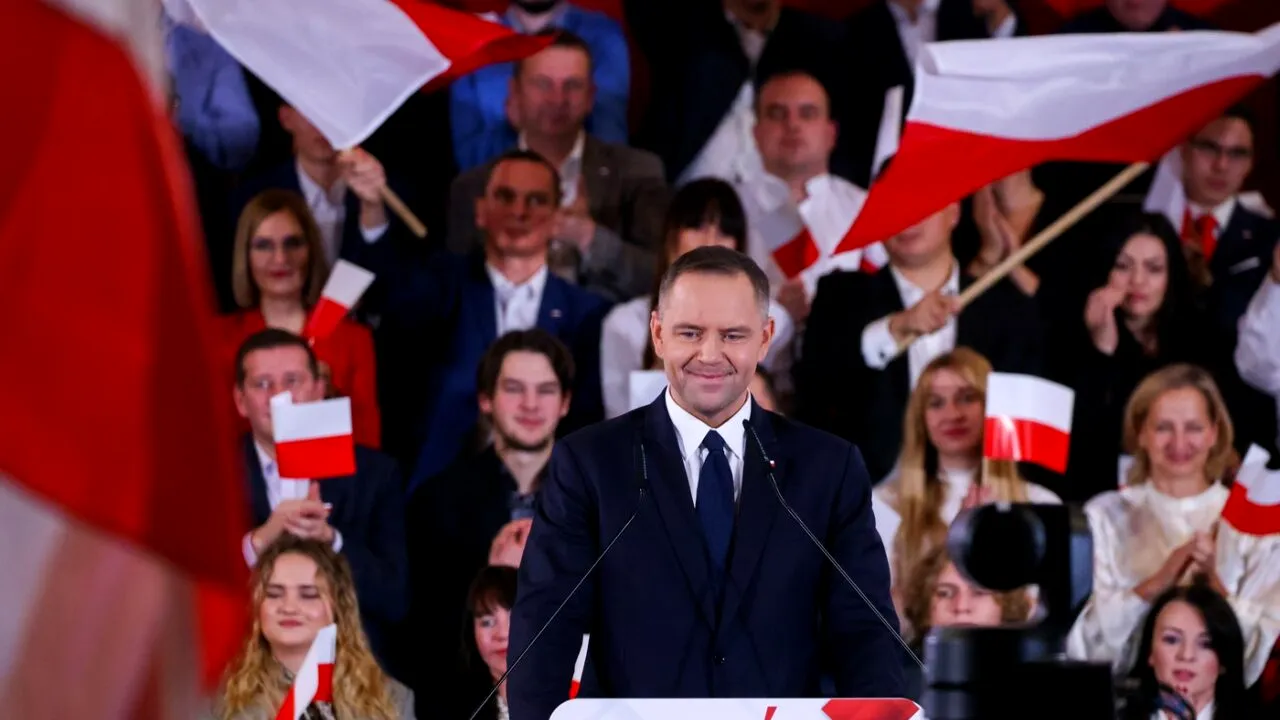 Alegeri istorice în Polonia: Naționalistul Karol Nawrocki CÂȘTIGĂ la limită în fața pro-europeanului Rafal Trzaskowski!