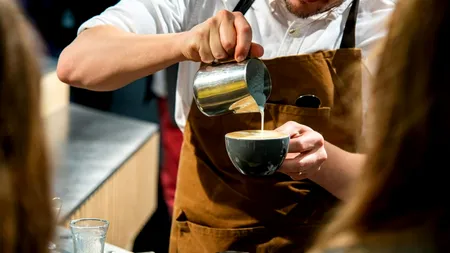 În România, cafeaua e mai SCUMPĂ decât în Spania sau Italia. Cu cât e mai mare preţul unui cappuccino sau al unui espresso