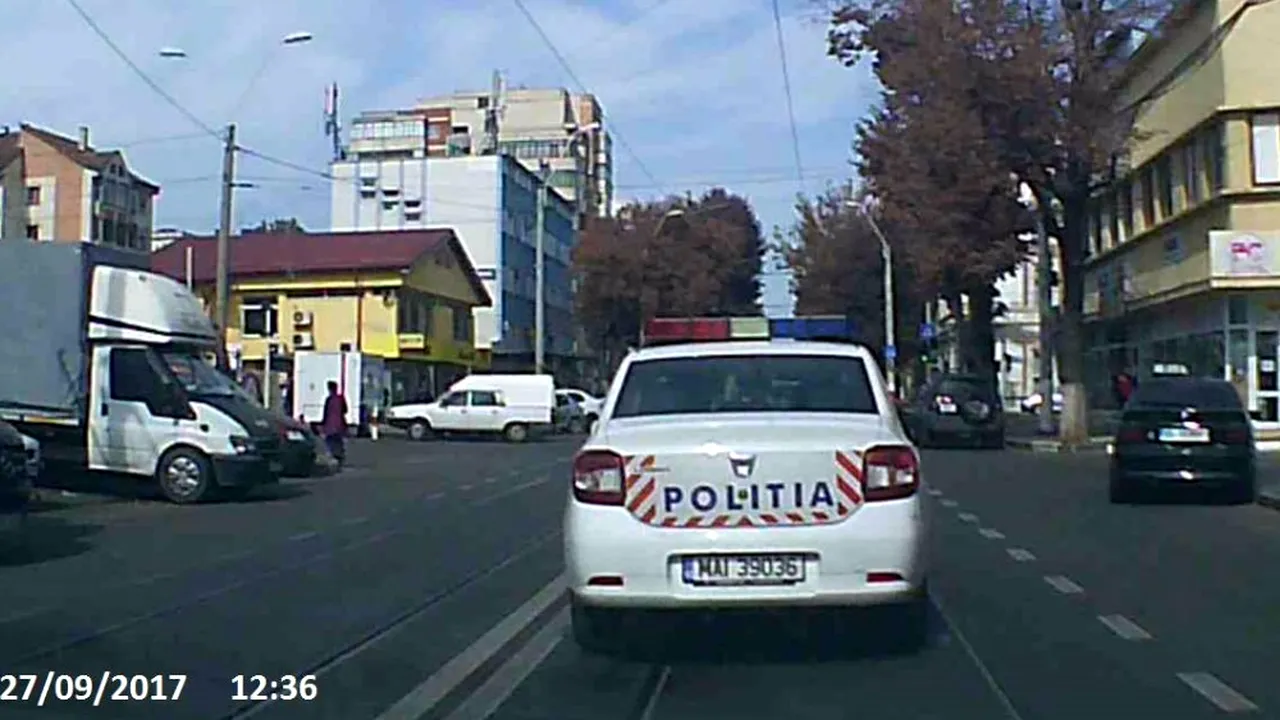 Este incredibil ce face această mașină de poliție în secunda următoare. Șefii, obligați să reacționeze dur