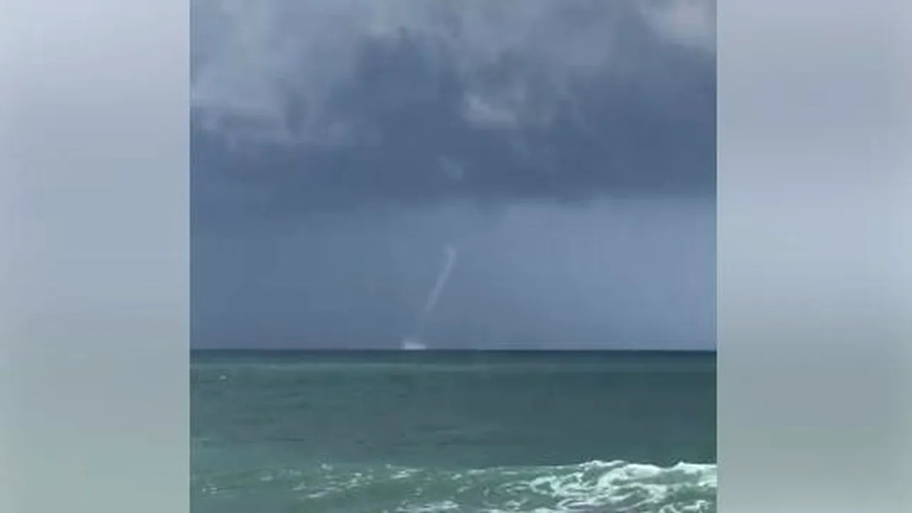 Trombă marină, cu aspect de tornadă, filmată la Eforie Nord - VIDEO