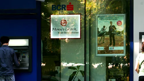 Moody's a coborât ratingurile BCR și Raiffeisen Bank 